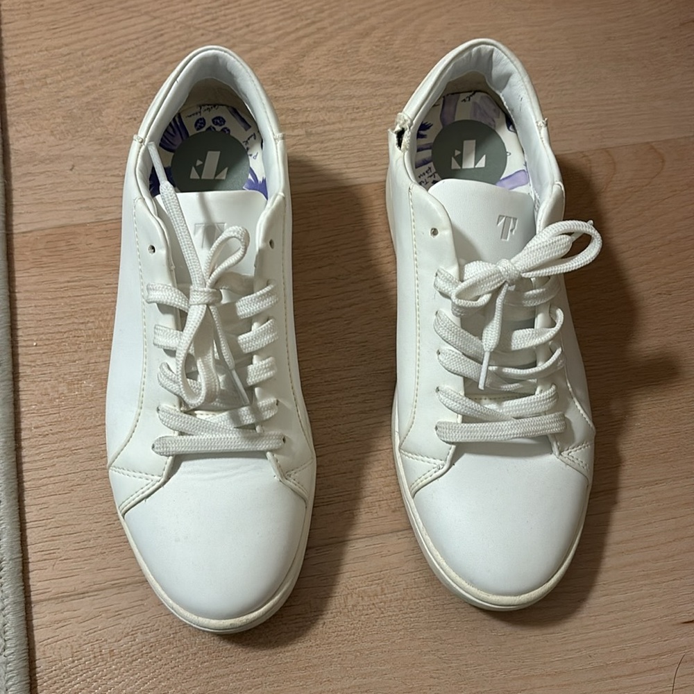 Thousand Fell sneakers size 6.5